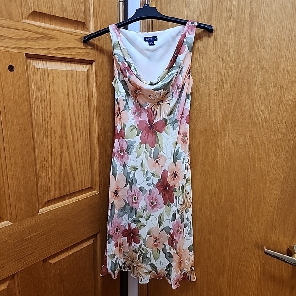 Ann Taylor 100% Silk Floral Sleevless Size 6 Y2k